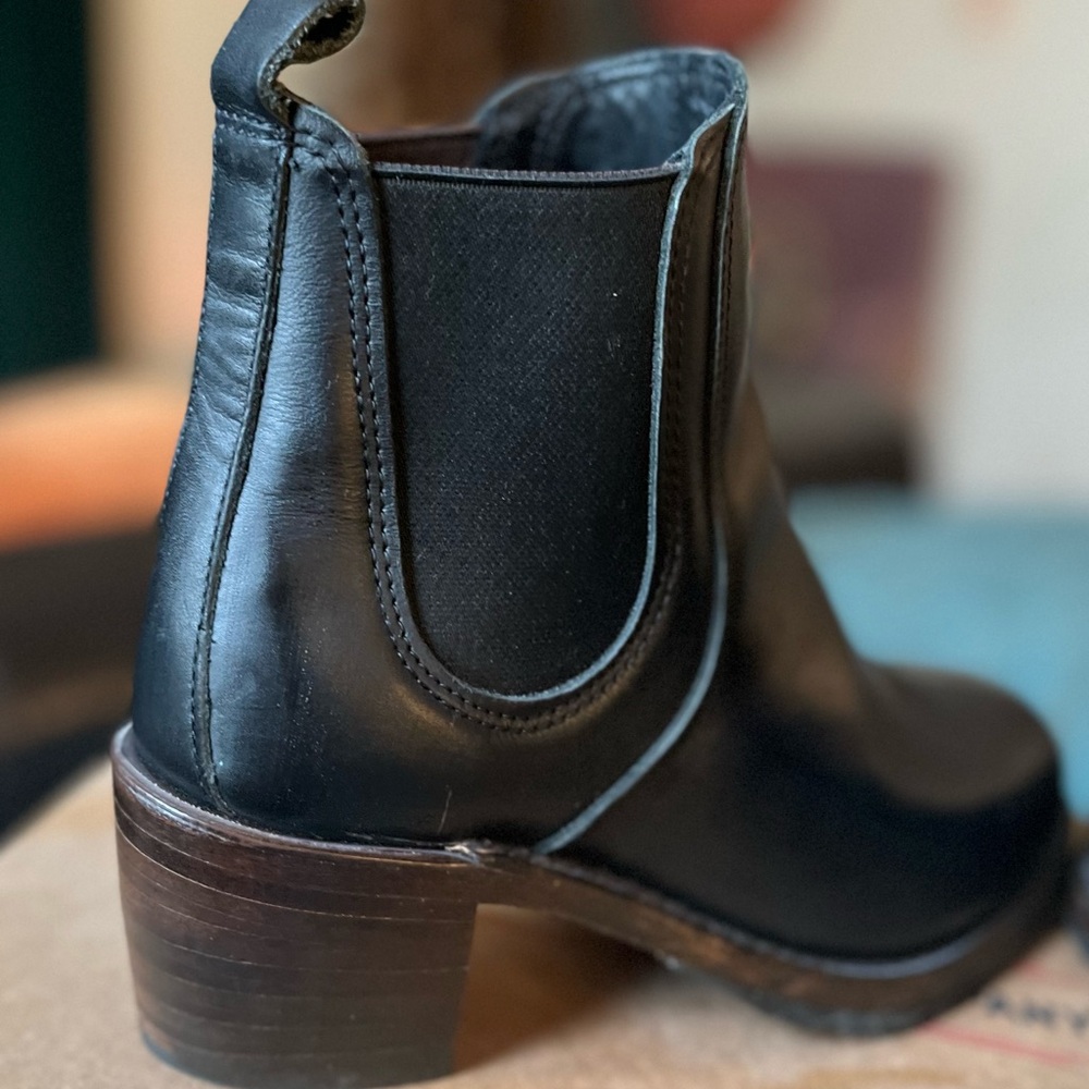 Black Leather Women’s Red Wing Harriet Boots - Picture 2 of 5